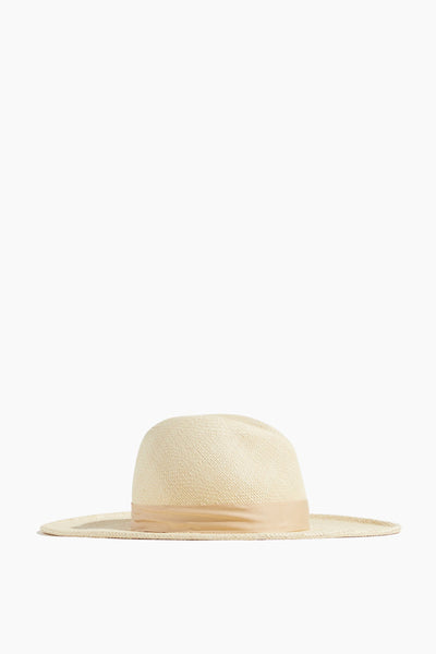 Jeanne Hat in Sand