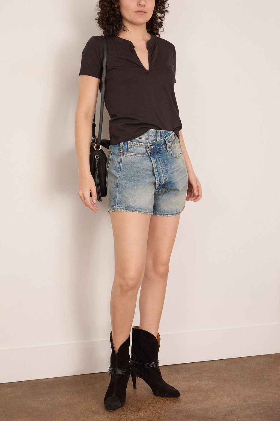 Askk NY Classic Henley Tee in Stone Black