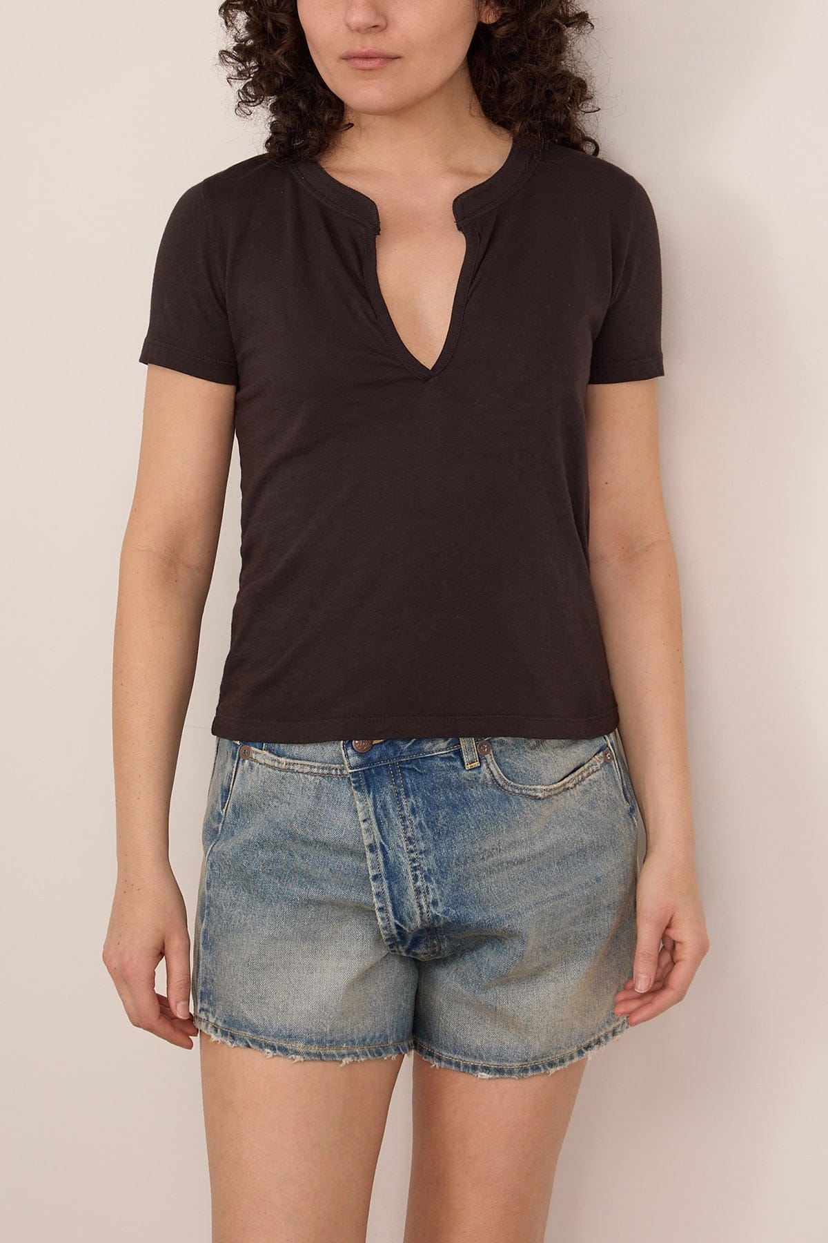 Askk NY Classic Henley Tee in Stone Black