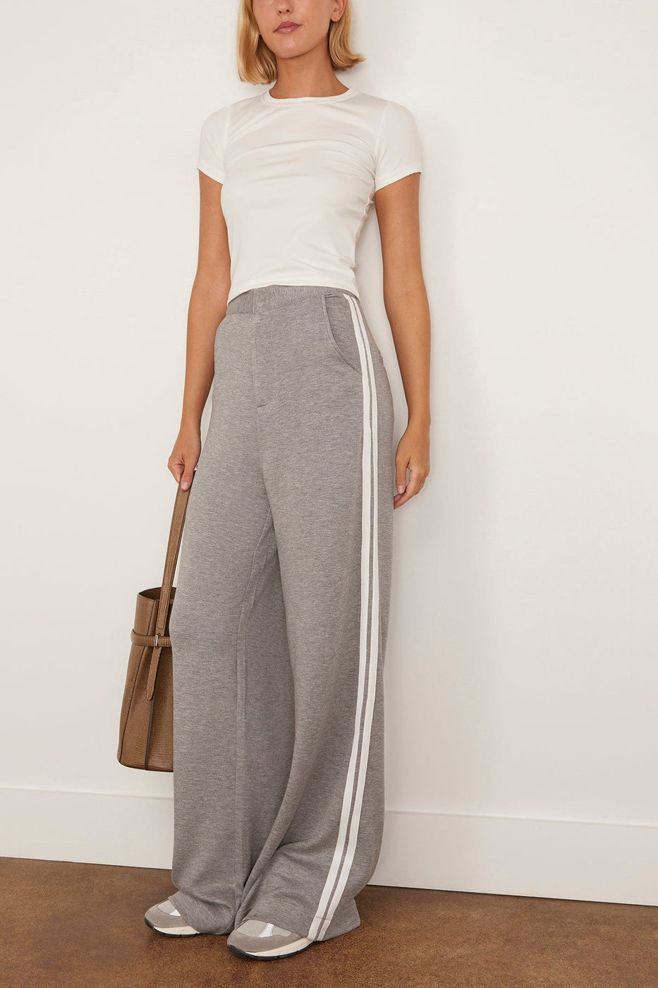 LAFATA Tailored Travel Pant in Heather Grey