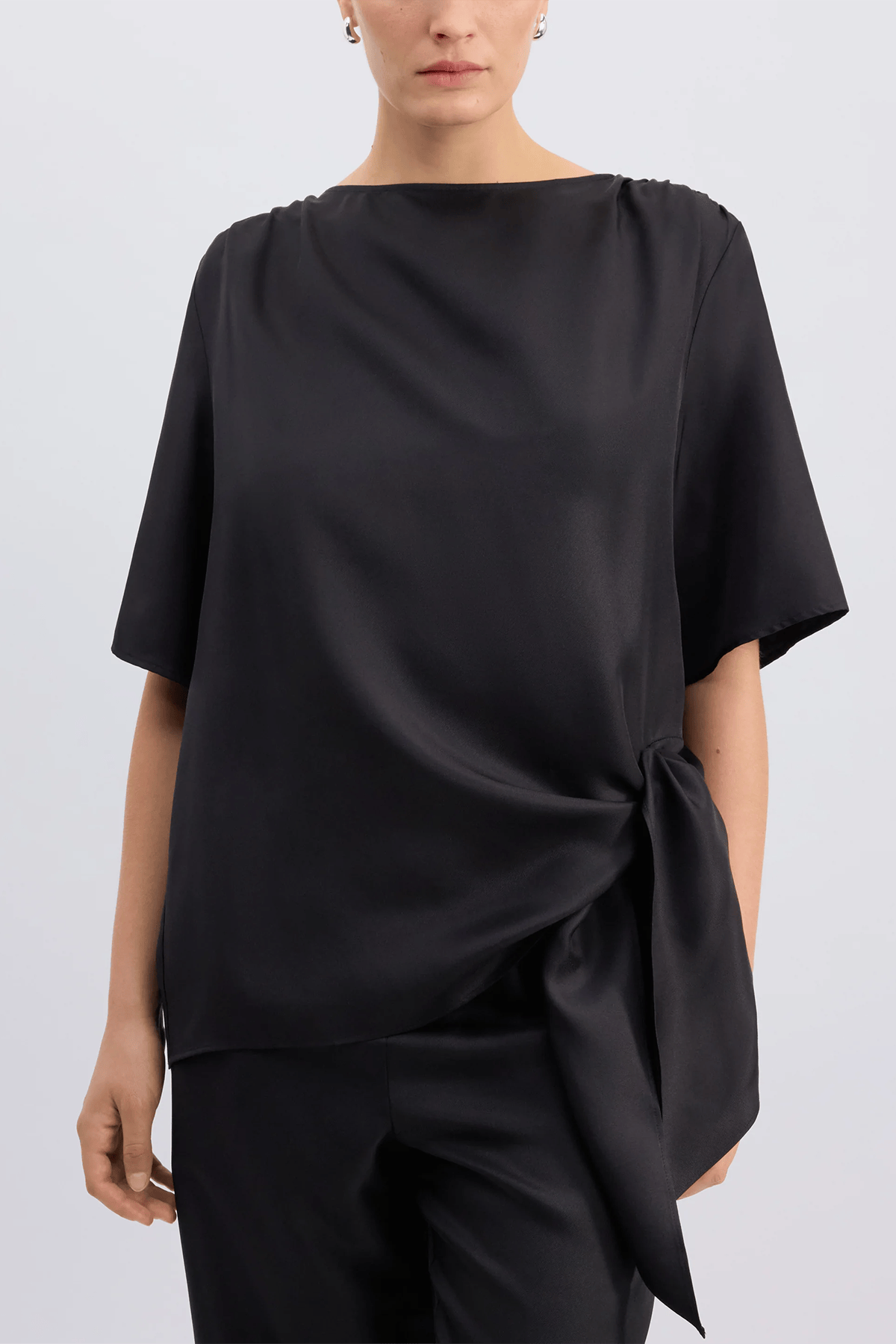Loulou de Saison Mano Knotted Blouse in Black