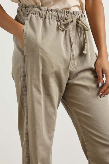 Xirena Pants Rex Pant in Washed Khaki